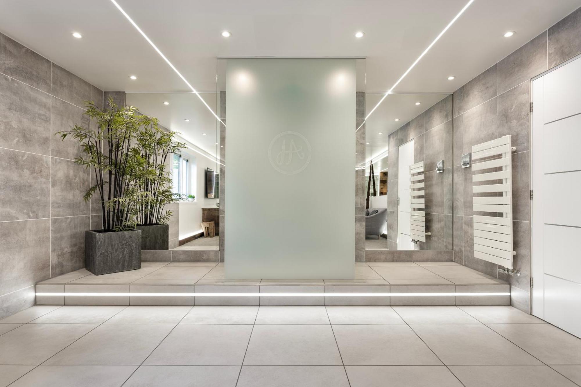 Aphrodites Group - Luxury Hot Tub Suites In Central Lake District! Bowness-on-Windermere Exterior foto